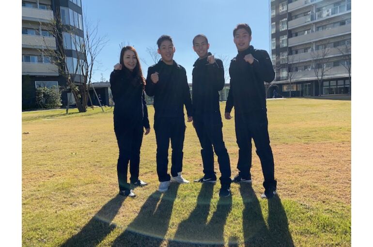 集合写真ガッツポーズ